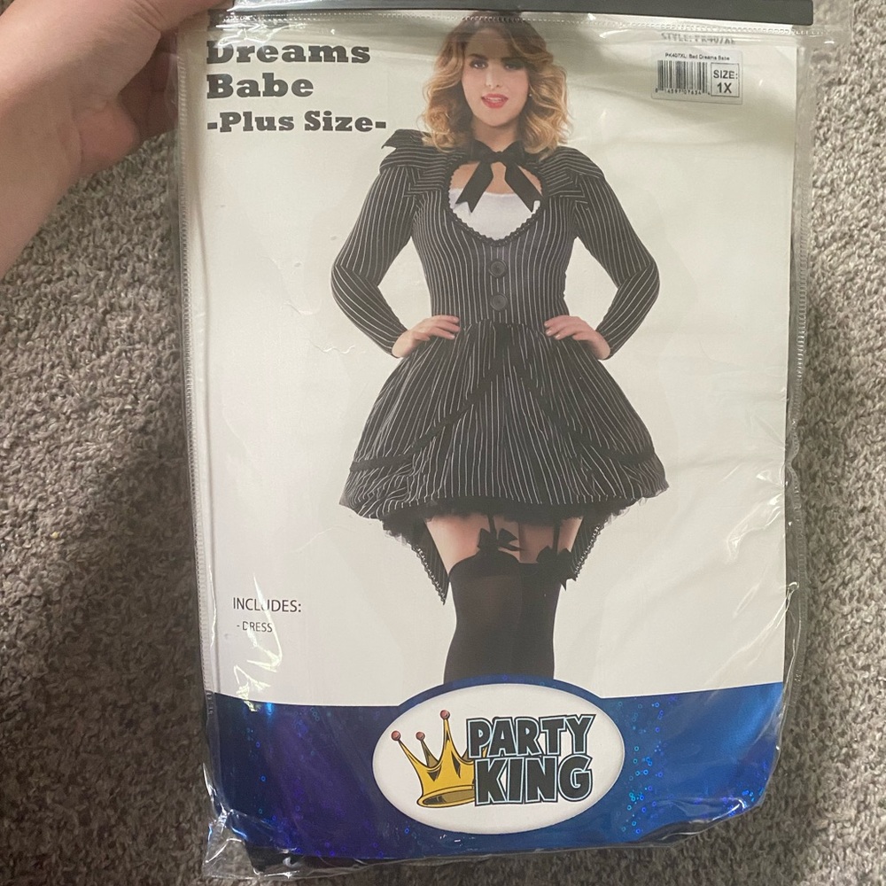 New never worn costume